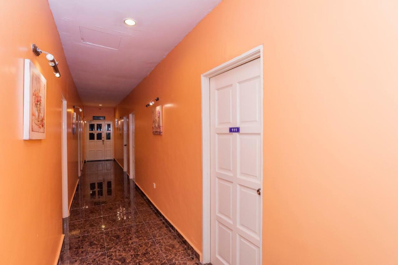 Oyo 1228 R & R Motel Johor Bahru Exteriör bild